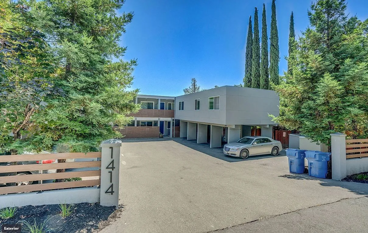 2 bed, 750 sqft, $2,300 — Photo 3