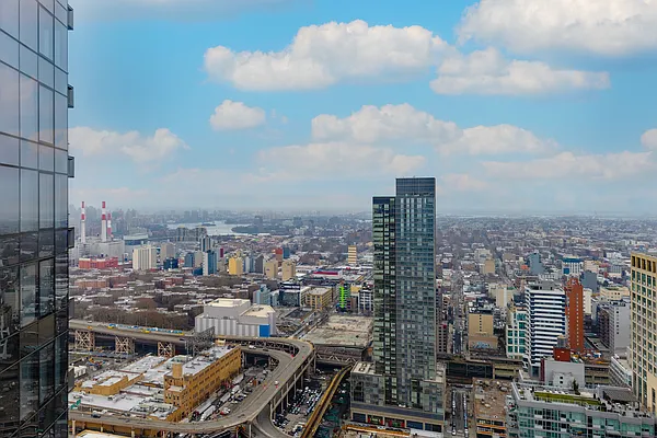 Rented by SERHANT. | media 17