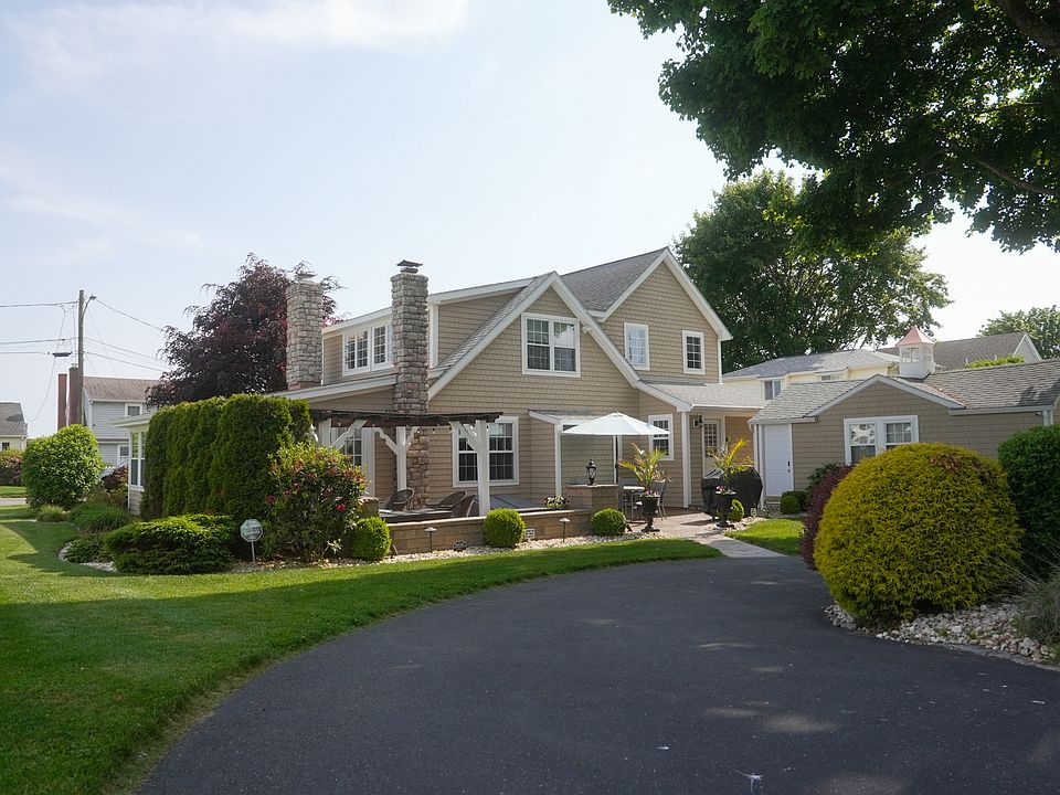 1st image of 4 Mohican Rd W