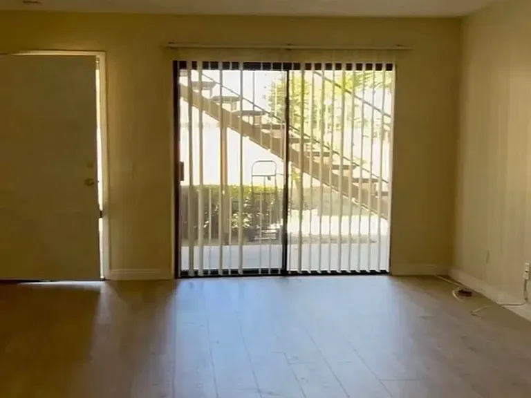 2423 W Acacia Ave — Photo 21