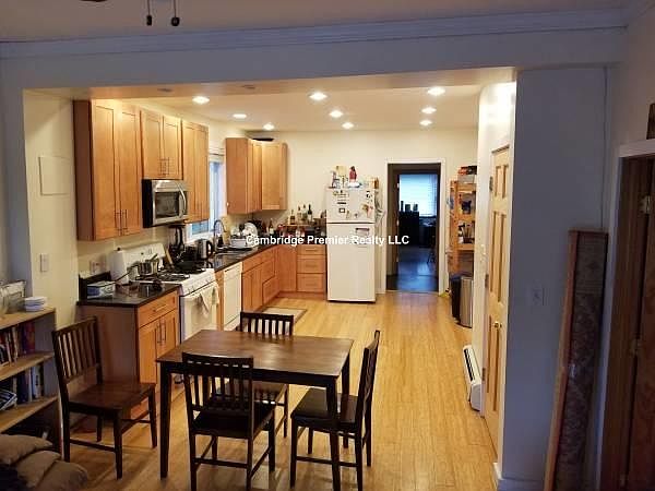 2nd image of 18 South St