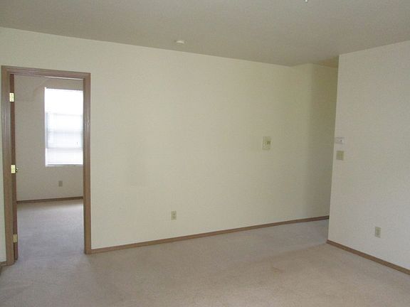 3rd image of 2415 Everett Ave #3