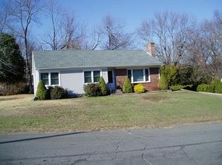 28 Whitmore Dr, Springfield, MA 01104
