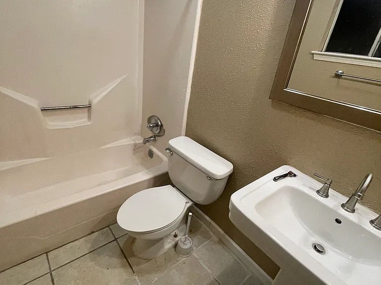 5956 S Oak Dr — Photo 3