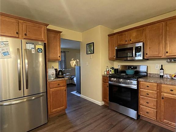 2nd image of 1392 New Holland Rd