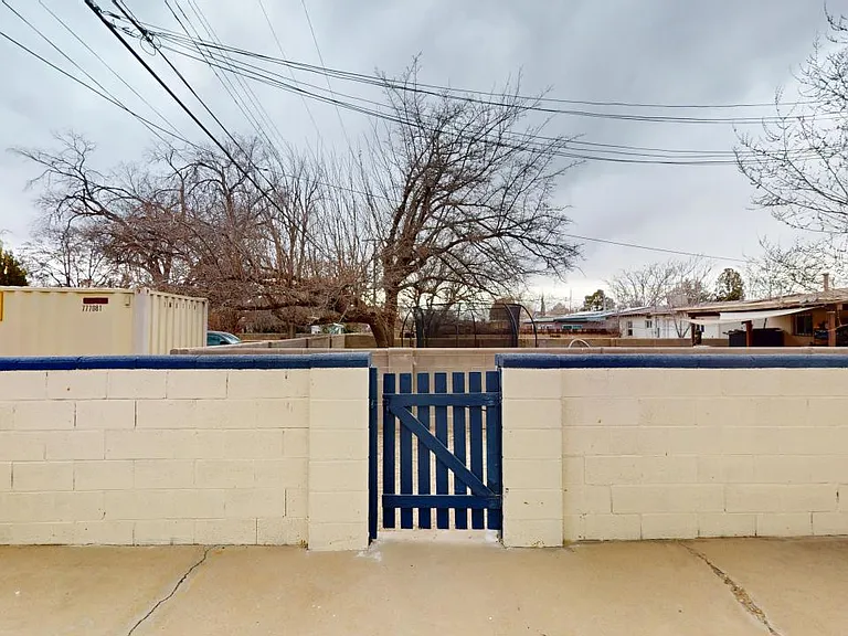 Fully Loaded, Contemporary 1 Bedroom Apartment w/ Yard in Ridgecrest — Photo 25