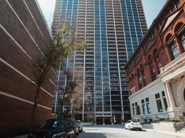 1560 N Sandburg Ter APT 1506, Chicago, IL 60610