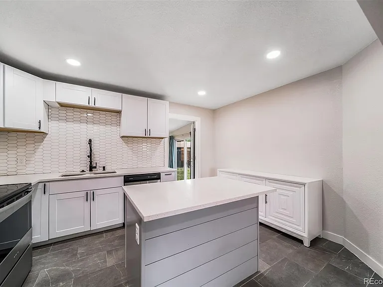 2395 S Irving St — Photo 8