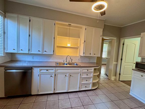 5th image of 4805 Lee Ave