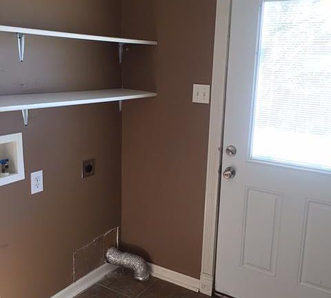 5th image of 129 Carter St