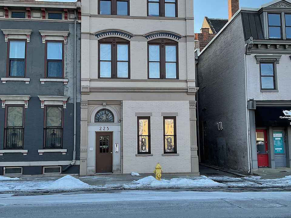 1st image of 225 W 9th St APT 6