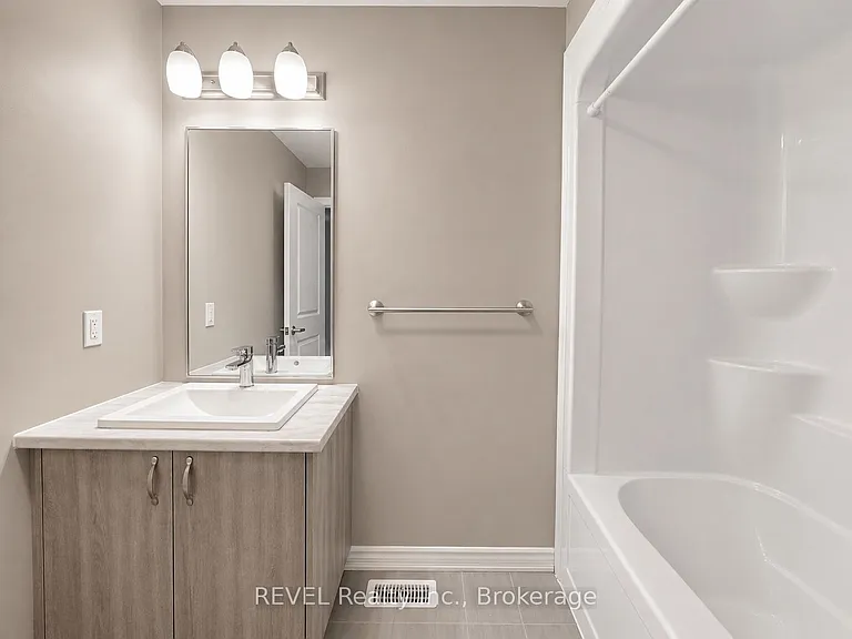 9 Caroline St — Photo 11