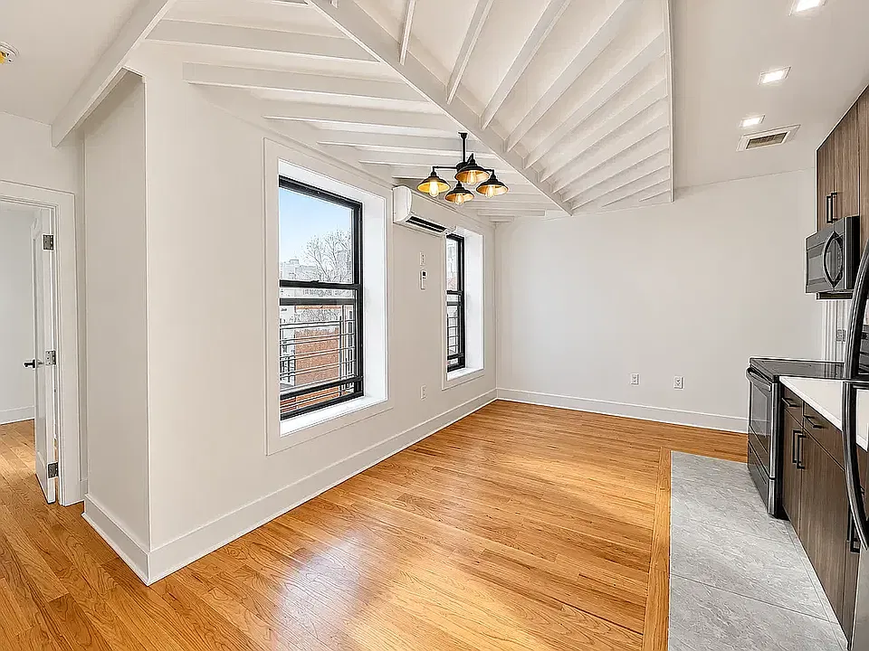 930 Dekalb Ave #401