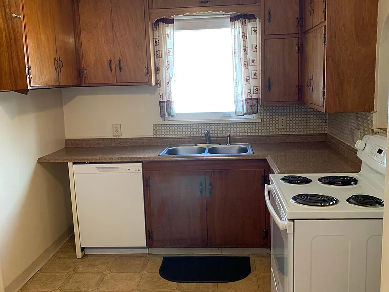 1342 Texas Ave — Photo 6