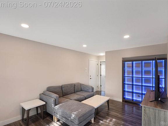 5th image of 29322 Hoover Rd #322