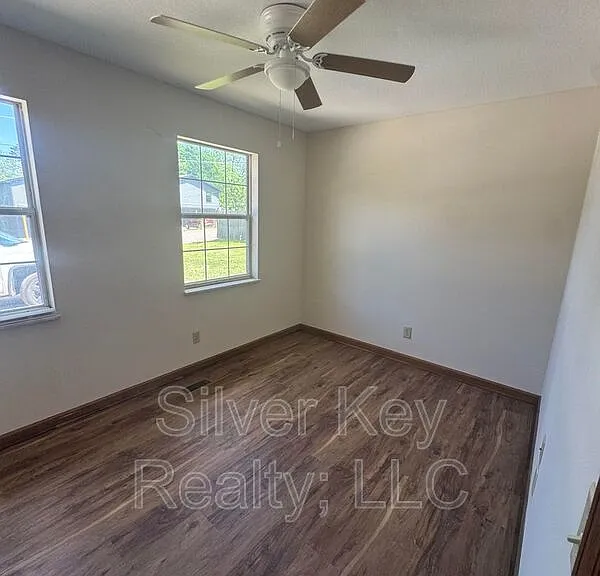 1906 N Jackson St — Photo 11