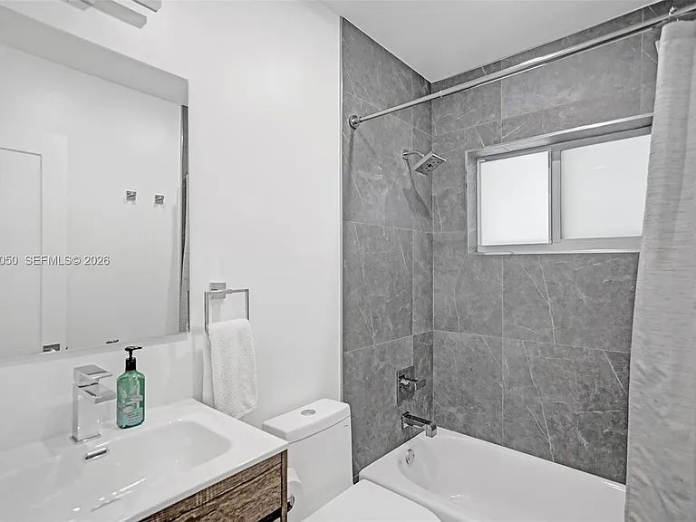 3320 NE 13th Ave #3320 — Photo 25