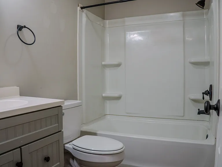 606 S College Ave — Photo 5