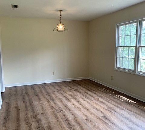 4th image of 6 Pomona Cir