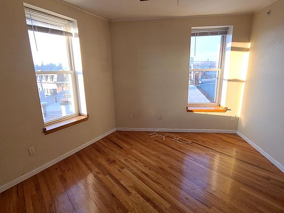 4th image of 3 South St