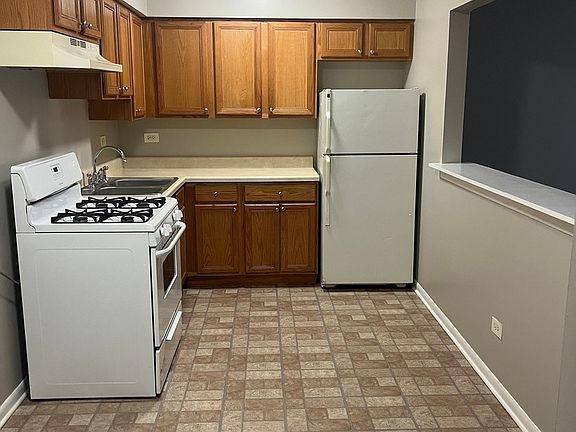 4th image of 8817 S Roberts Rd APT 11