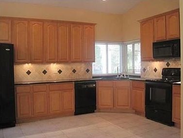 5th image of 405 Woodview Dr