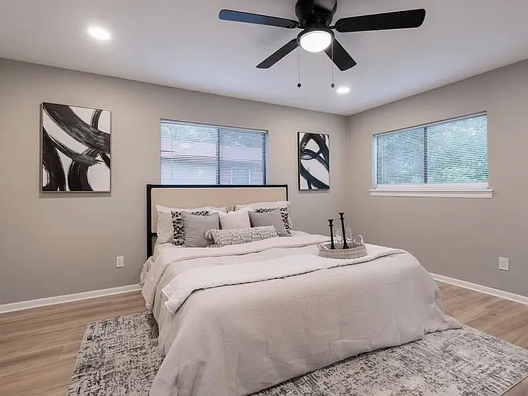 858 Harriman Pl — Photo 12