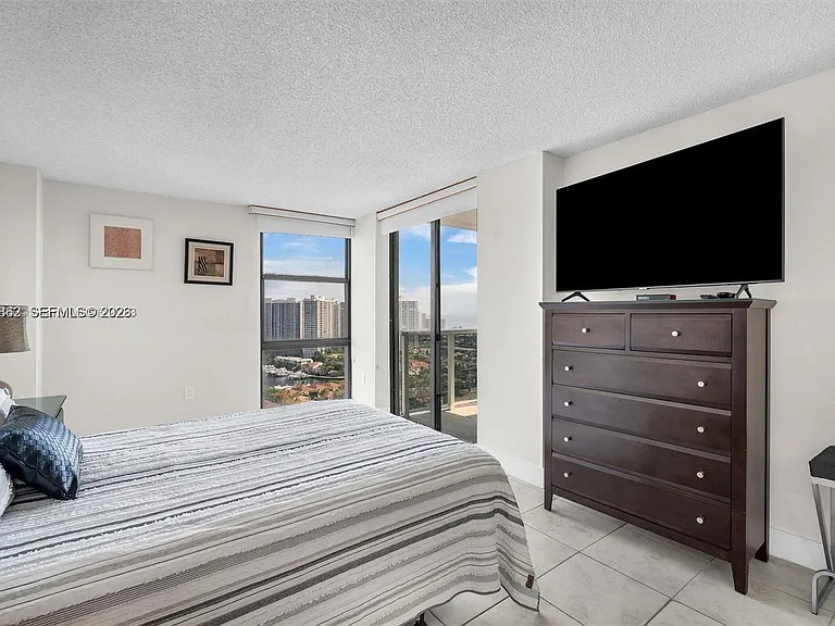 3625 N Country Club Dr #Penthouse 2 — Photo 13