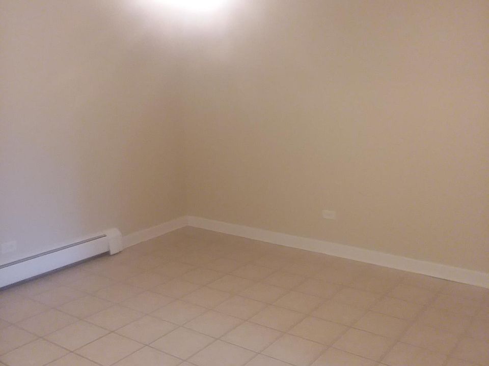 1st image of 3 Hawthorne Ln APT 108
