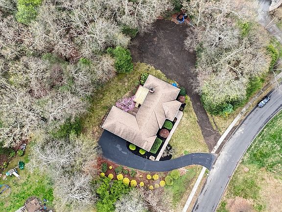 3rd image of 4 Pearl Brook Rd