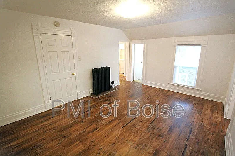 2 bed, 1.0 bath, 890 sqft, $1,175 — Photo 4