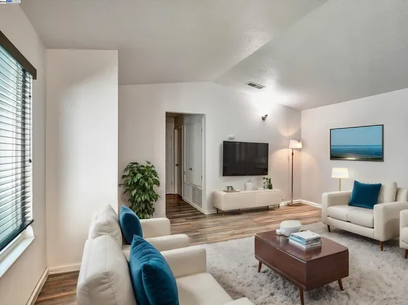 455 Peerless Way APT 12, Tracy, CA 95376