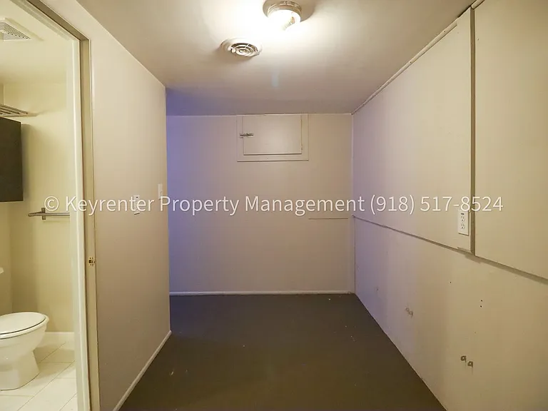 953 E 37th St S — Photo 38