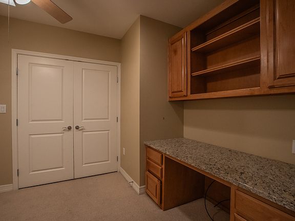 5th image of 500 Throckmorton St APT 2502