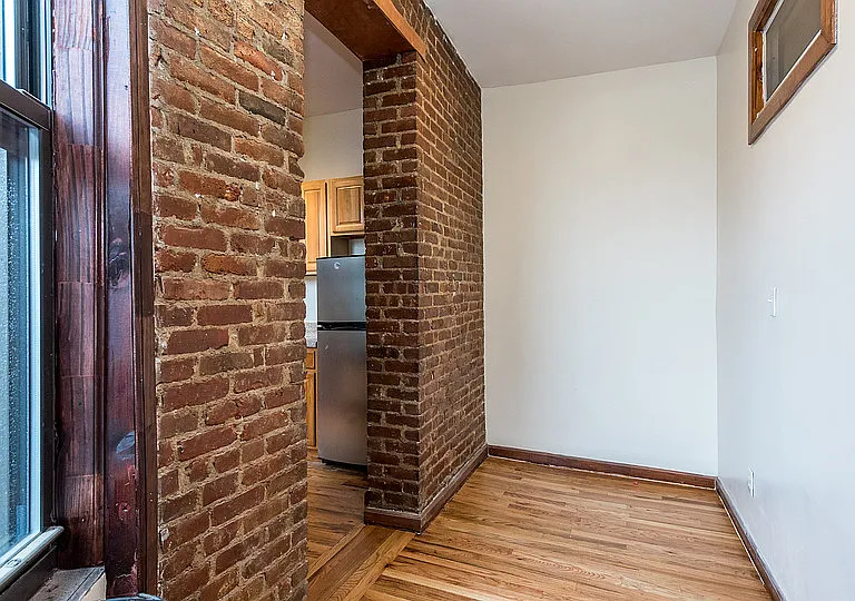 206 Scholes St #13 — Photo 2