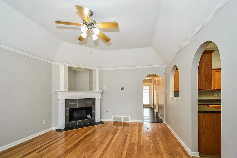 3 bed, 2.0 bath, 1356 sqft, $1,710 — Photo 4