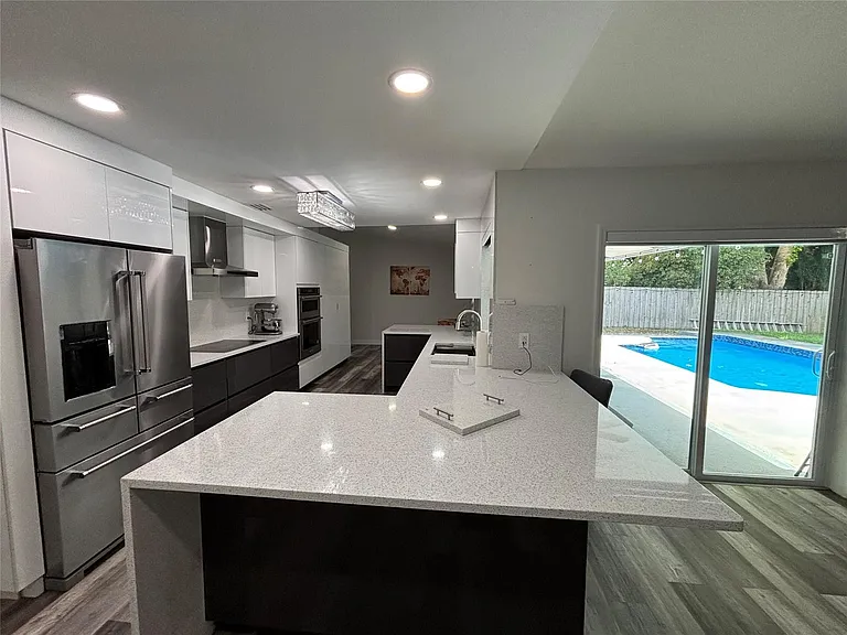 6431 Crossbow Ct — Photo 2