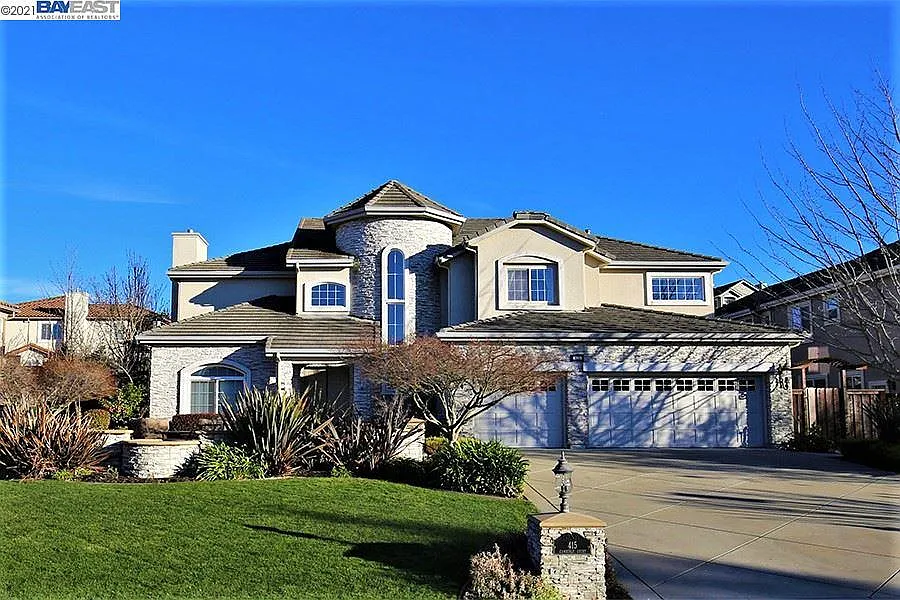 415 Camberly Ct photo 1