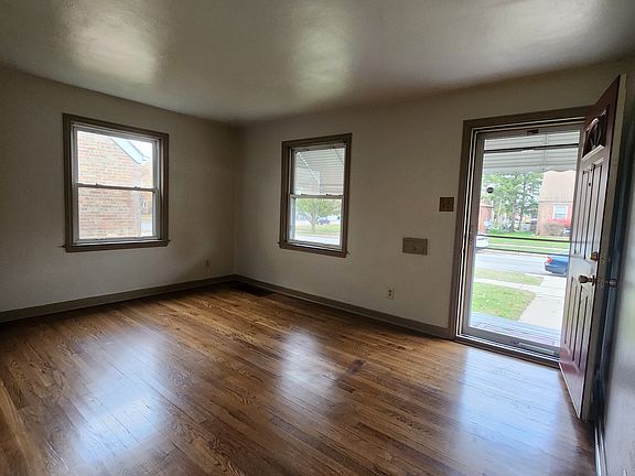 3rd image of 6812 Schneider Ave