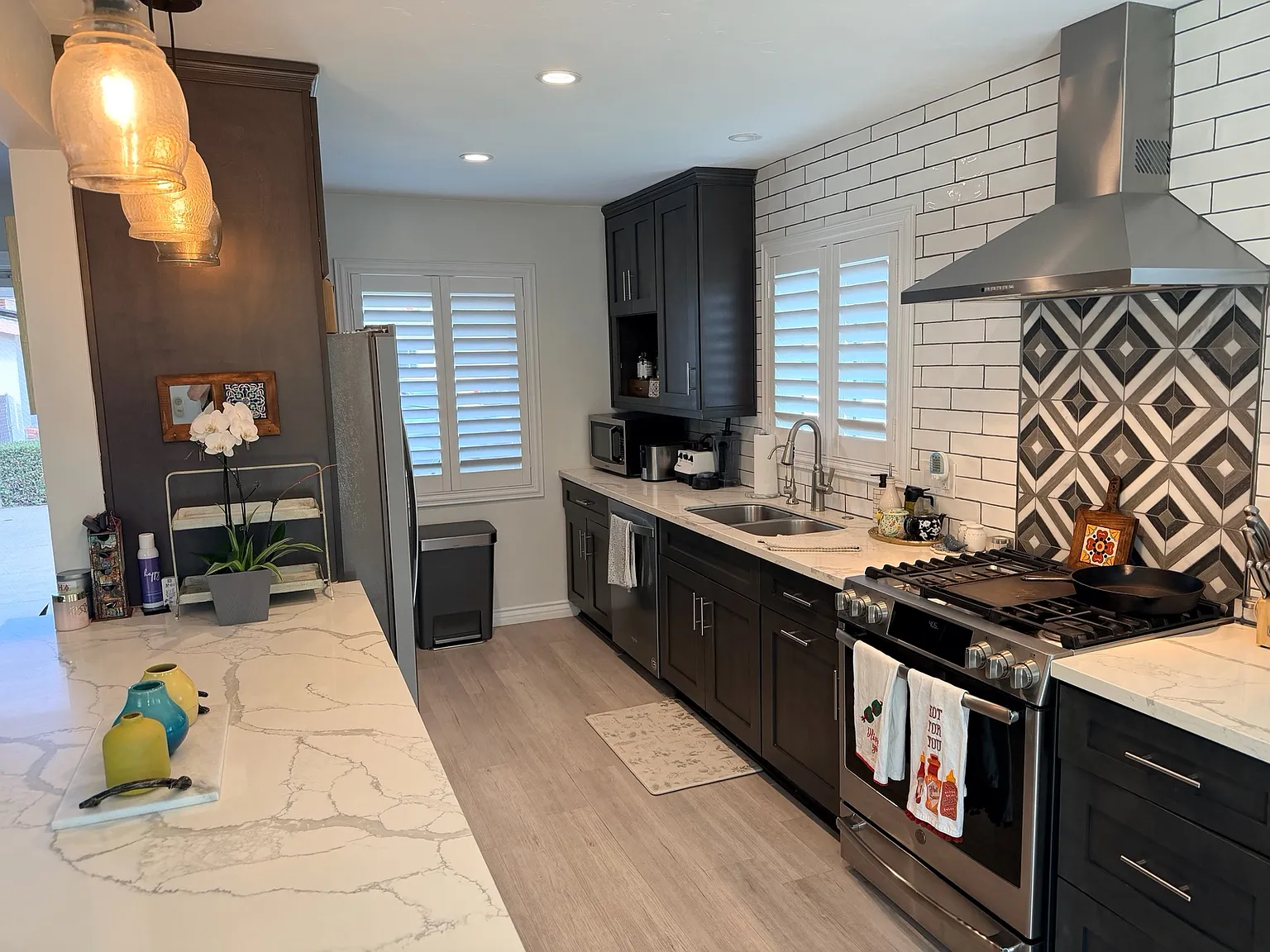 2 bed, 1042 sqft, $5,800 — Photo 2