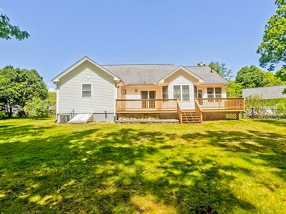 3rd image of 12 Camelot Ln