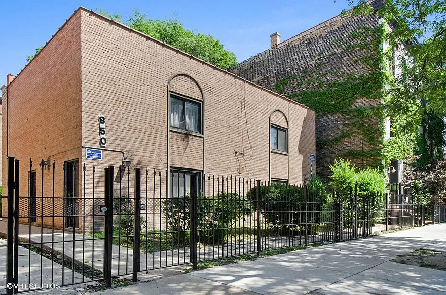 848-50 W. Altgeld St. — Photo 1