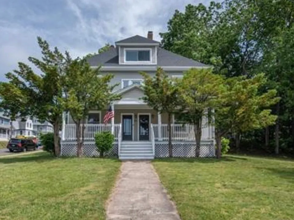 101 Monroe St #1