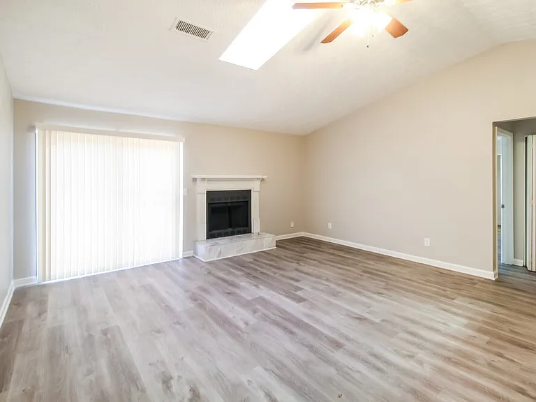 5649 La Fleur Trl — Photo 3