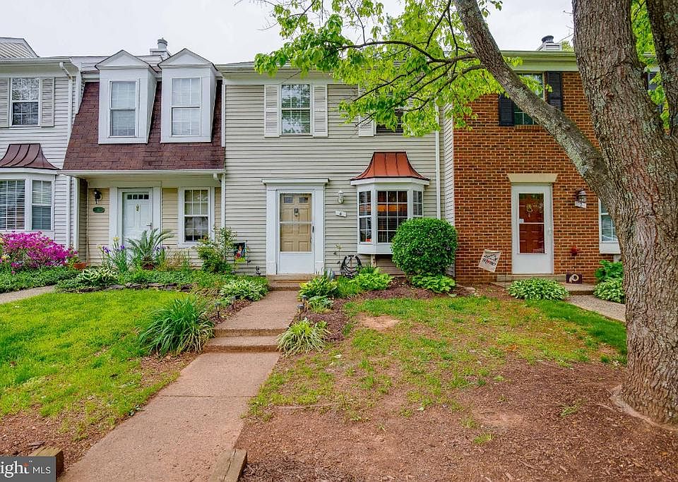 Great 3 bedroom with 2 Full Bathrooms