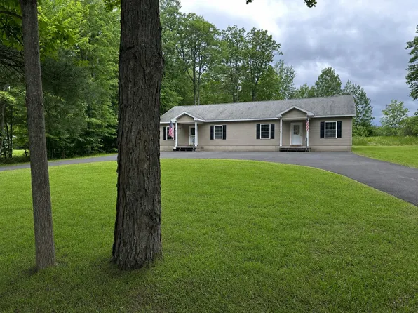 25 Trim Rd, Morrisonville, NY 12962