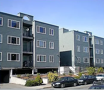 University Court Apartments — Photo 9
