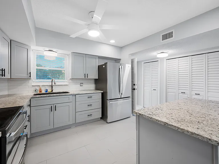2258 World Parkway Blvd W #40 — Photo 34