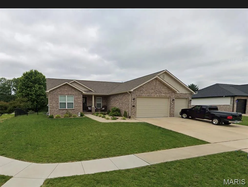 4 bed, 3.0 bath, 2764 sqft, $3,300 — Photo 1