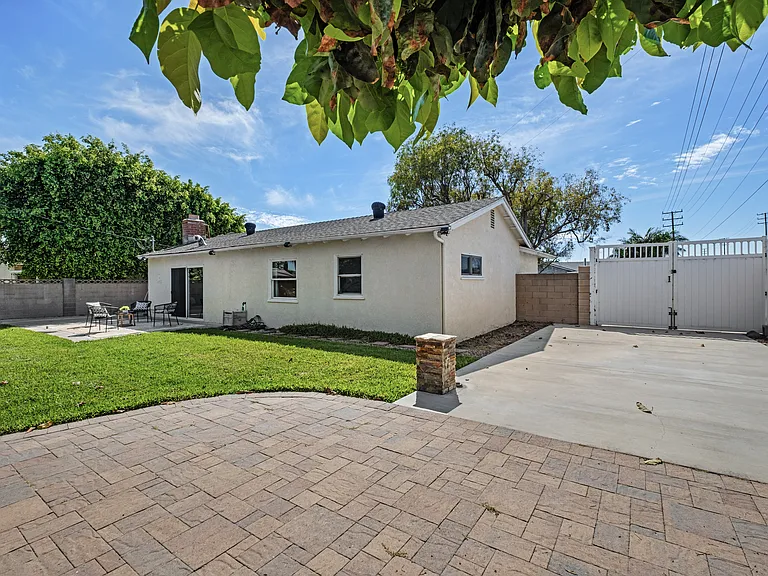 16002 Warren Ln — Photo 43